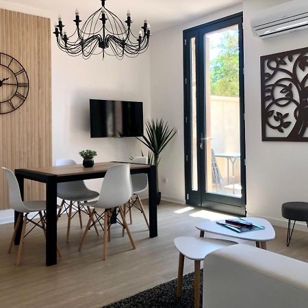 Cote Jardin Est Un Spacieux Et Lumineux T3, Entierement Renove, A 2 Pas De L'Herault Et A 10Min Du Bord De Mer Proche Du Centre Historique Et Du Fabuleux Chateau Laurens, Vous Apprecierez Le Calme De Sa Belle Terrasse Et La Vue Superbe Sur Le Jardin 아그 외부 사진